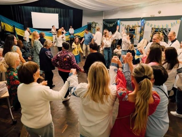 warringtin celebrates Ukranian